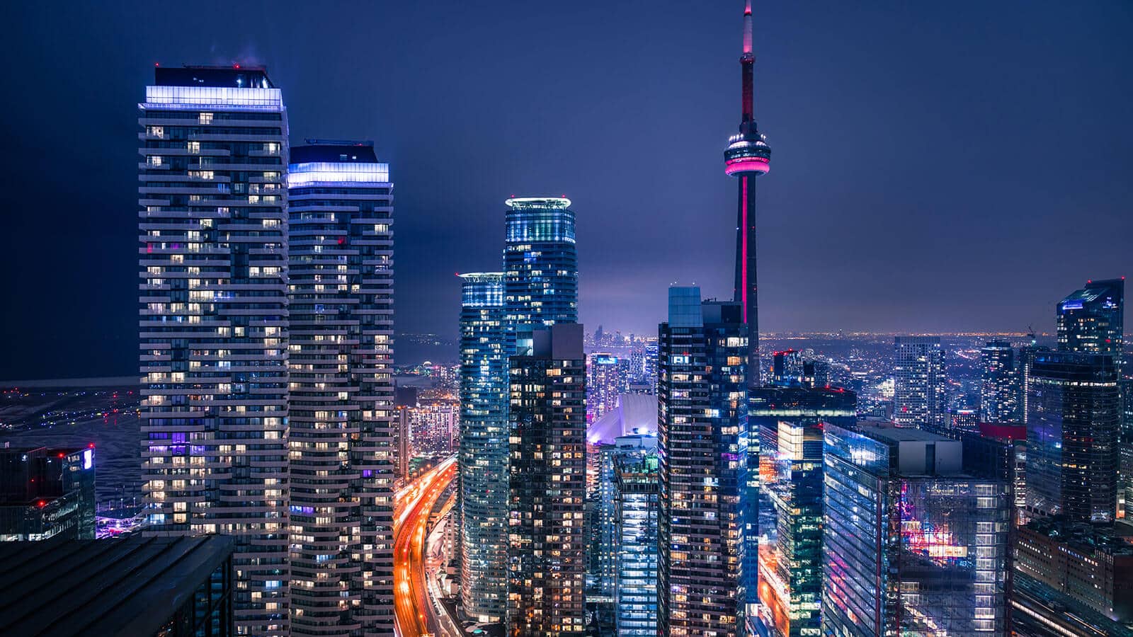 Toronto's city skyline at night